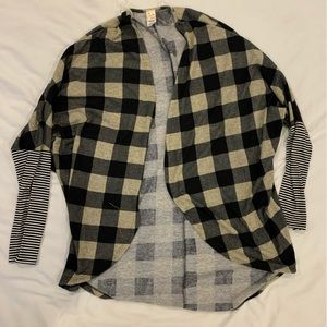 7th Ray Black & White Buffalo Plaid Cardigan. Size L